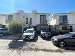 Casa en venta en Avenida Altara, Tlajomulco de Zúñiga, Jal.. Preparatoria  Regional De Tlajomulco Modulo San Agustin, Hospital Mi Esperanza, Lomas de  San Agustín