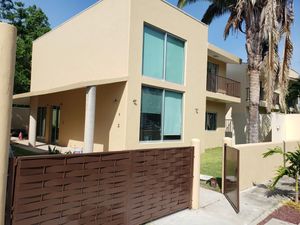 Casa en Venta en Manzanillo, Fraccionamiento Real Santiago