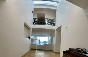 Casa en venta en calle cerrada en Hacienda de las Palmas. SMO