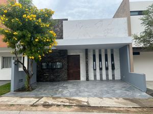 ¡OPORTUNIDAD Hermosa casa en Venta en La Cima!!