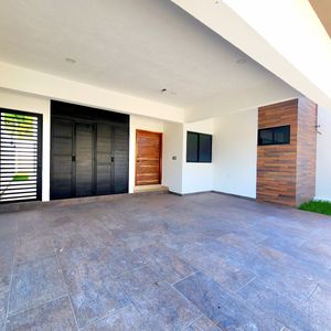 Casa en VENTA con recámara en planta baja LOMAS DEL DORADO