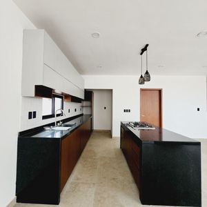 Casa en VENTA con DOBLE ALTUTA y ALBERCA en LOMAS DE LA RIOJA