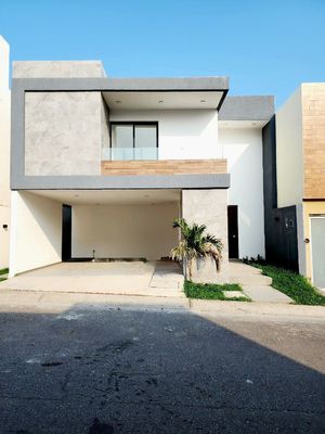 Casa en VENTA CON AMPLIO TERRENO fracc LOMAS RESIDENCIAL