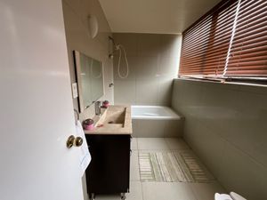 CASA EN VENTA EN LOMAS DE TECAMACHALCO PARTE BAJA GRAN JARDIN