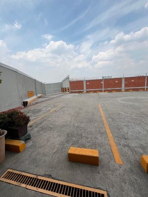 LOCAL COMERCIAL EN INDUSTRIAL ALCE BLANCO.