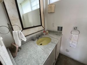 CASA EN VENTA EN LOMAS DE TECAMACHALCO PARTE BAJA GRAN JARDIN