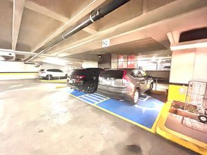 Dos estacionamientos
