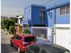 Casa en venta en CALLE 5 EJE SATELITE 0, Viveros del Valle, Tlalnepantla de  Baz, México, 54060.