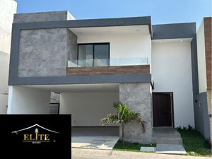 Casa en Venta en Las Lomas Residencial Alvarado