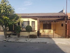 Casa en renta en Loma Linda, Monterrey, Nuevo León, 64120.