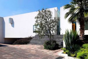 Fachada exterior con total estilo minimalista