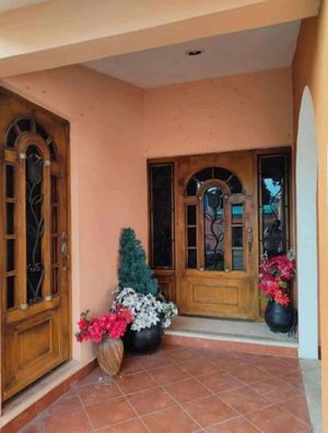 Venta de casa estilo Colonial en el Fraccionamiento Manuel Avila Camacho