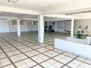 Locales con oficinas y bodega en Venta, Galeana, Tlalnepantla