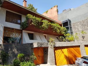 CASA EN PRIVADA LOMAS DE CHAPULTEPEC