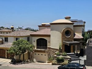 Residencia de lujo con arquitectura única, Cumbres de Juárez