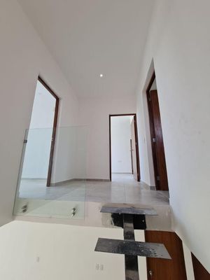 Venta de casa de 4 recamaras al norte de Merida- Blanca