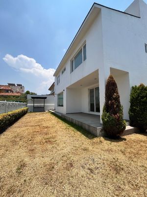 Se renta moderna casa en Prado Largo  $80,000