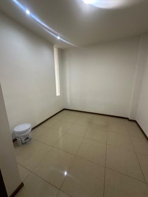 Renta de oficina de 100 m2 separada en cubículos en Plaza Antigua