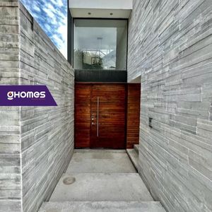 Hermosa Casa en Venta en Lomas de Angelópolis, Cerca de Barrio Cascatta