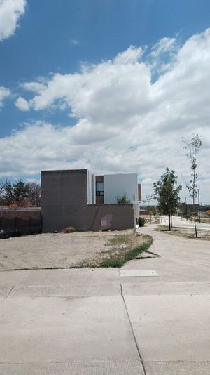 VENTA DE TERRENO EN PASEOS DE LORETA