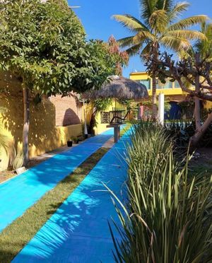 Casa en Venta con áreas verdes y alberca en Miacatlán, Morelos!!