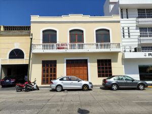 Casa con Uso de Suelo en Renta en el Centro del Puerto de Veracruz!!