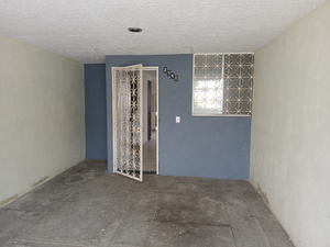 CASA EN VENTA REMODELADA EN JARDINES DEL VALLE,  ZAPOPAN.