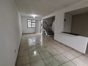 CASA REMODELADA EN VENTA LOS OLIVOS TLAQUEPAQUE.