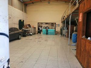 BODEGA EN VENTA POR AV. ADOLF HORN SUPER UBICADA.