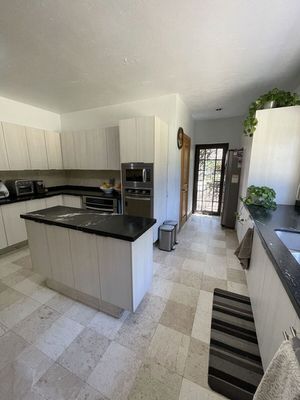 CASA EN VENTA EN EL PALOMAR DE CON SEGURIDAD 24/7