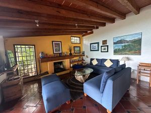 CASA EN VENTA EN VILLA FLORENCIA, VALLE DE BRAVO