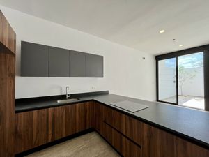 CASA EN VENTA MÉRIDA, STA GERTRUDIS COPÓ, ALBERCA, CERCA DE CITY CENTER