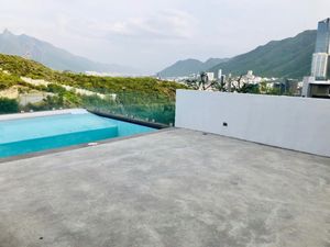 CASA EN VENTA EN VISTA REAL, ZONA VALLE ORIENTE, CON ALBERCA