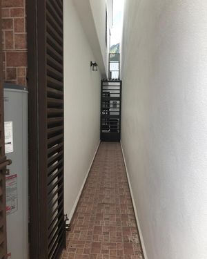 CASA EN VENTA EN LOMAS DEL VERGEL, CARRETERA NACIONAL, MONTERREY, 3 Rec con baño