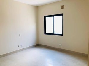 CASA EN VENTA EN LA JOYA, CARRETERA NACIONAL, MONTERREY, NL, (4 Recamaras)