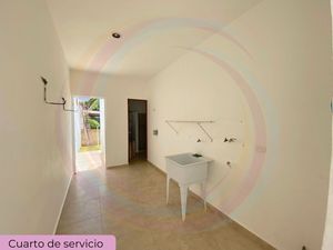 Casa en renta de 4 recámaras (1 en PB) + alberca, en privada