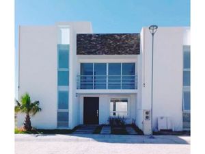 VENTA: CASA EN FRACCIONAMIENTO RESIDENCIAL MANANTIAL