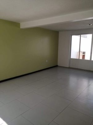 PACHUCA VENDE AMPLIA CASA EN REAL DE MEDINAS