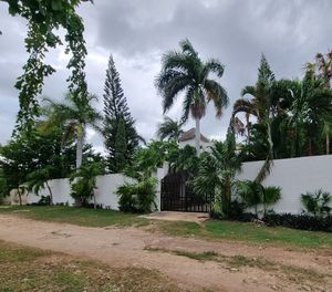 CASA EN ESQUINA ESTILO CAMPESTRE EN VENTA EN MÉRIDA