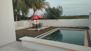 CASA EN VENTA A 130 METROS DEL MAR, CHICXULUB PUERTO, MÉRIDA