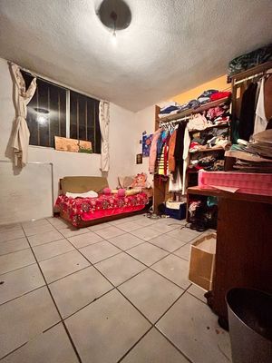 Casa en VENTA a una calle de la central de abastos