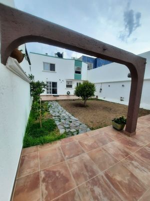 Amplia casa en VENTA en TEJEDA con GRAN jardín