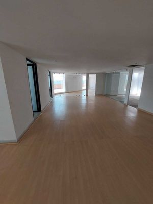 Oficina en renta Av. Zaragoza de 181 m2