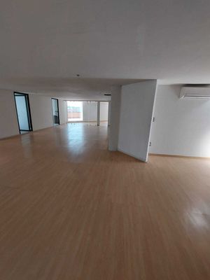 Oficina en renta Av. Zaragoza de 181 m2