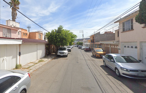 Casa en VENTA a una calle de la central de abastos