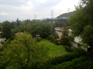 Terreno en zona boscosa y privada, dentro  de un condominio seguro y elegante.