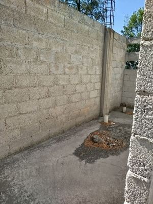 Terreno con cimientos para 2 casas