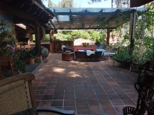 Renta Casa en Valle de Bravo con amplio jardín