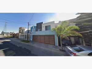 Casa en Venta en Rinconada de los Novelistas Zapopan