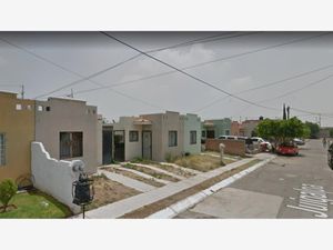 Casa en Venta en Hacienda Santa Fe Tlajomulco de Zúñiga